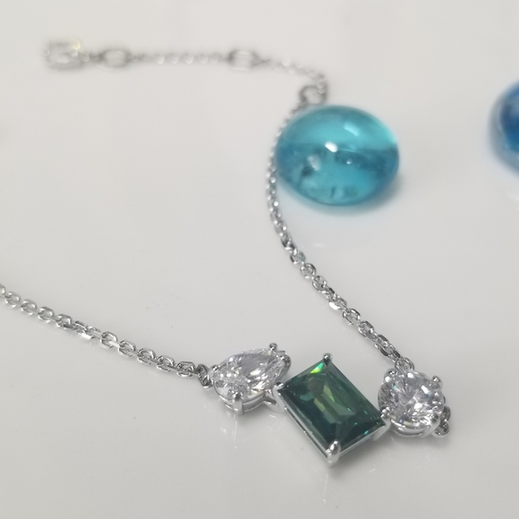 Authentic Swarovski 3 Stones Emerald Green Adjustable Bracelet - Picture 11 of 12